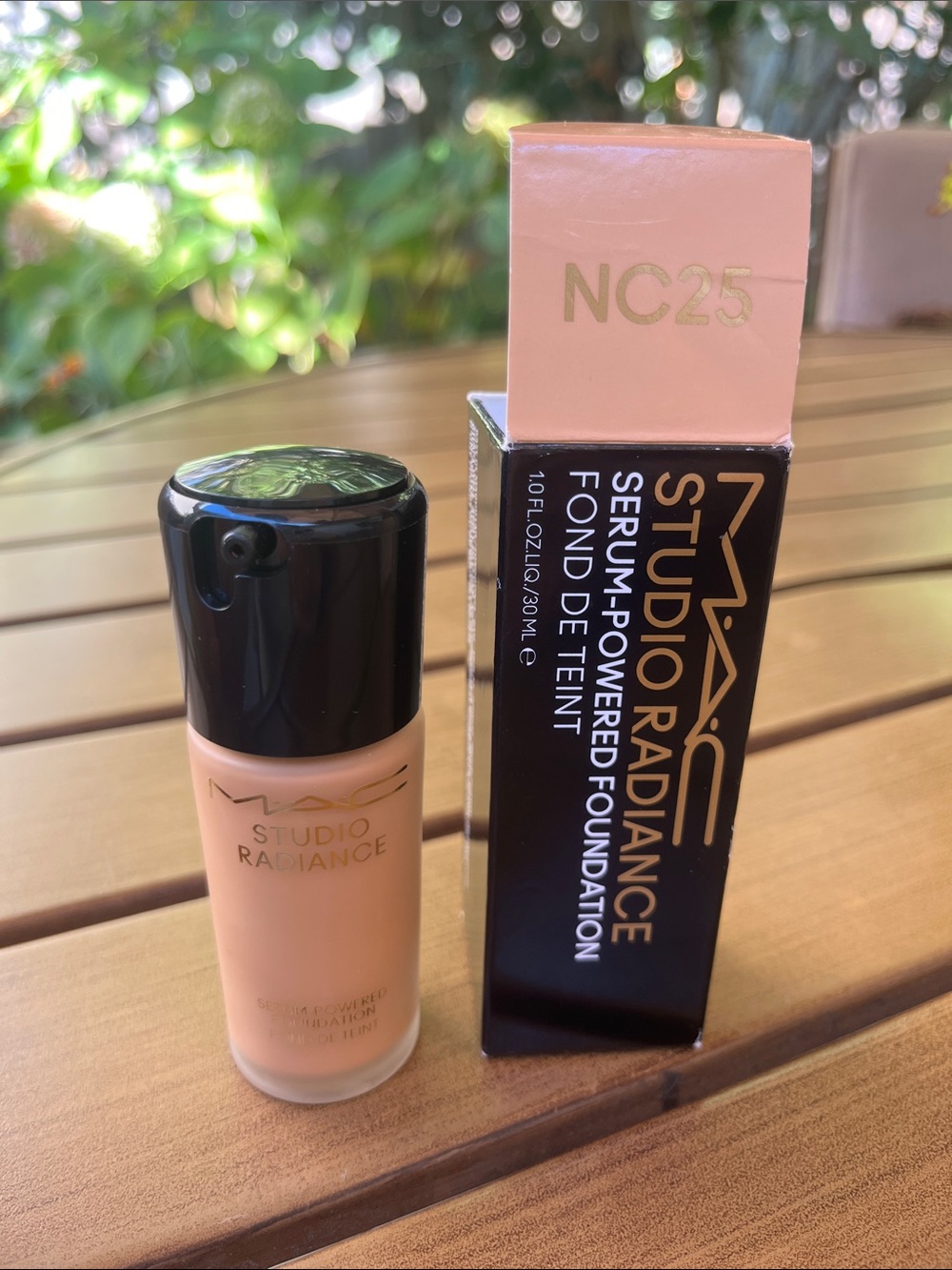 MAC Cosmetics Studio Radiance Foundation NC25 - Warm Beige